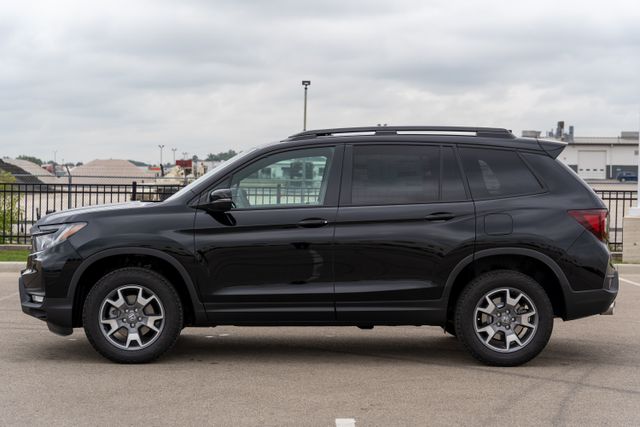 2023 Honda Passport TrailSport photo 2