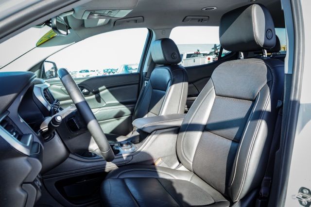 2023 GMC ACADIA - Image 15