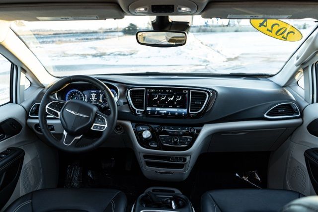 2024 CHRYSLER PACIFICA - Image 14