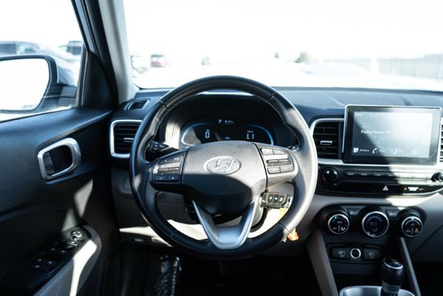 2023 HYUNDAI VENUE - Image 13