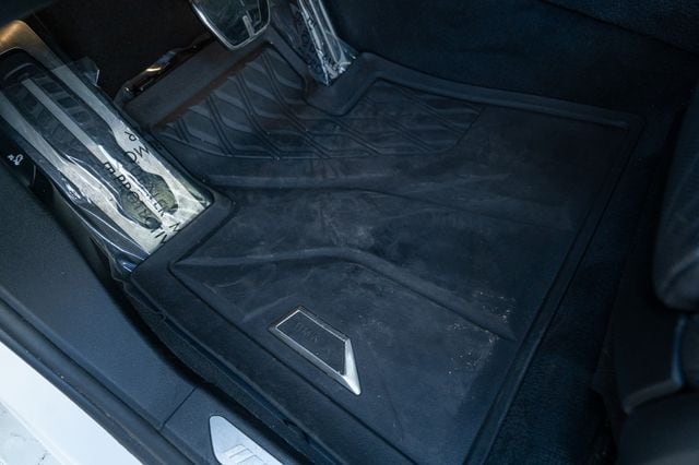 2022 BMW X7 - Image 30