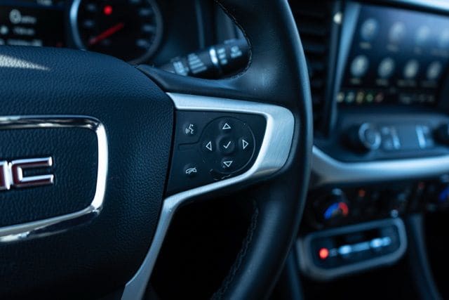 2023 GMC ACADIA - Image 22