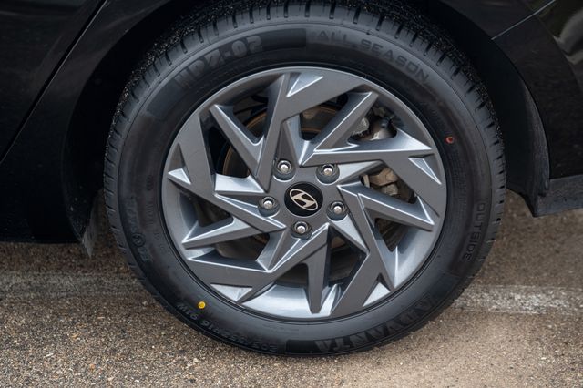 2024 HYUNDAI ELANTRA - Image 9