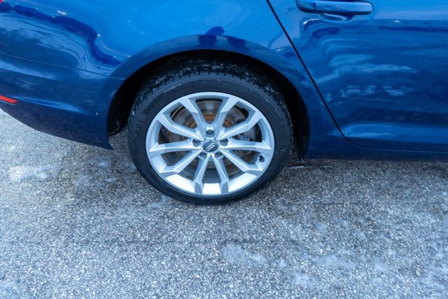 2017 AUDI A4 - Image 9