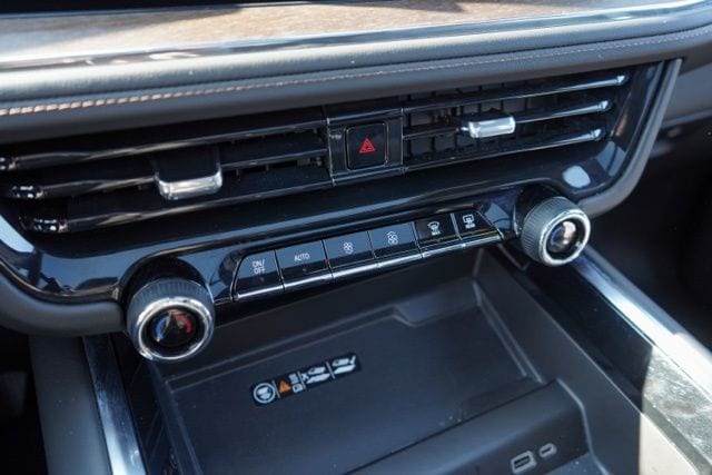 2025 CHEVROLET SUBURBAN - Image 31