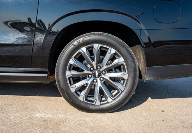 2025 CHEVROLET SUBURBAN - Image 12