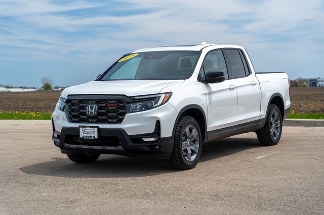 2025 Honda Ridgeline TrailSport photo 3