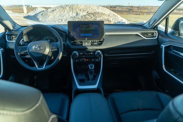 2023 TOYOTA RAV4 - Image 15