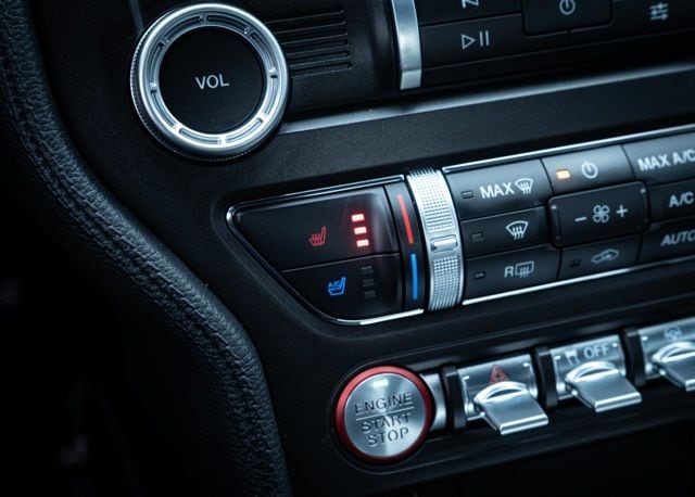 2022 FORD MUSTANG - Image 30