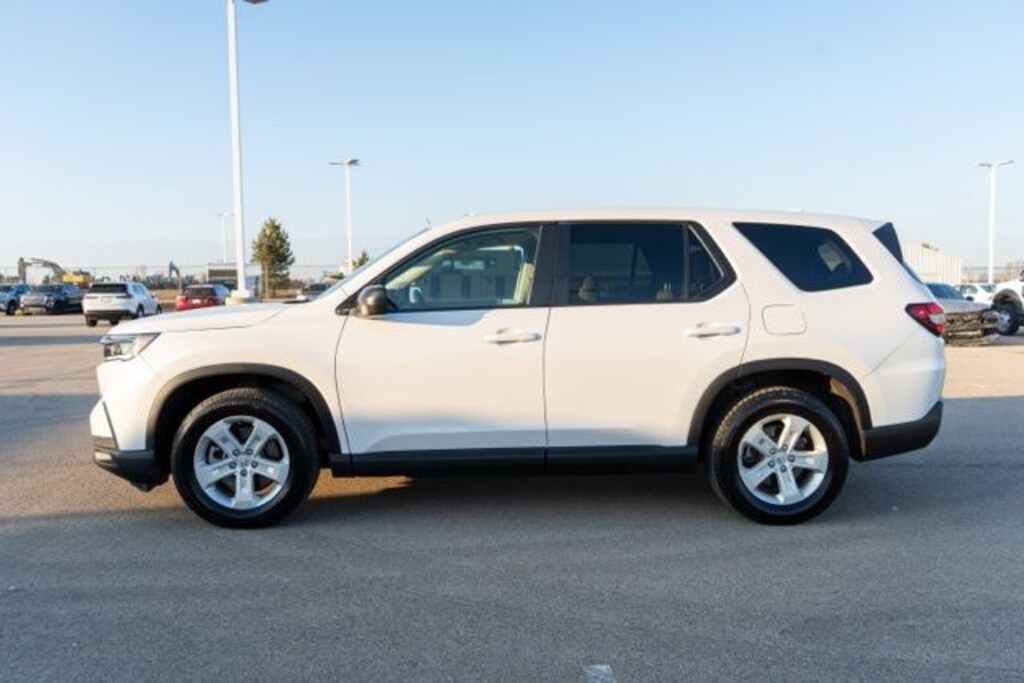 Used 2023 Honda Pilot LX SUV
