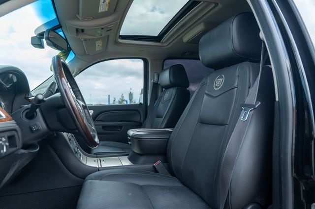 2013 CADILLAC ESCALADE - Image 30