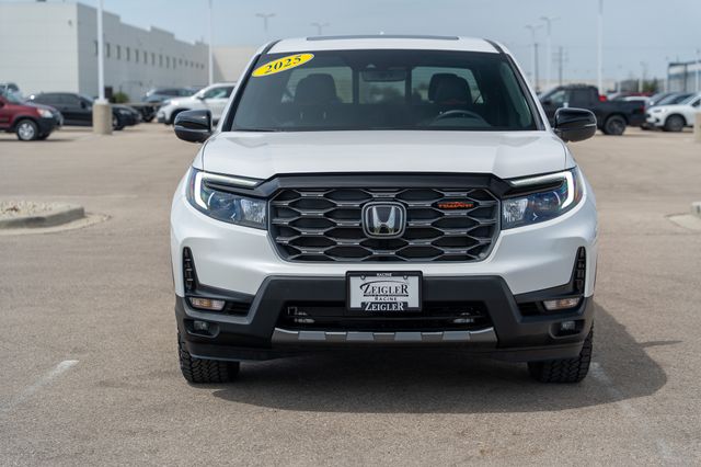 2025 Honda Ridgeline TrailSport photo 2