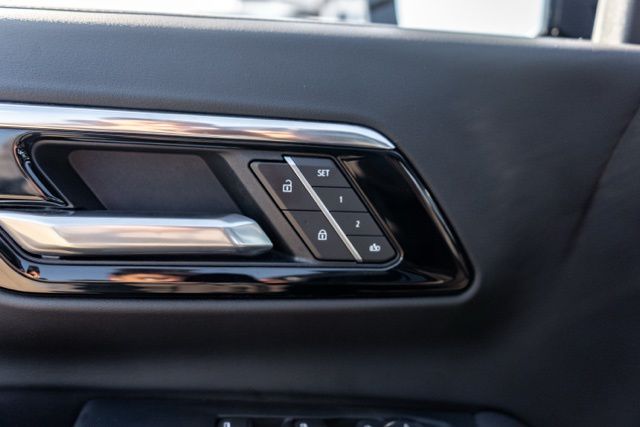 2025 CHEVROLET SUBURBAN - Image 19