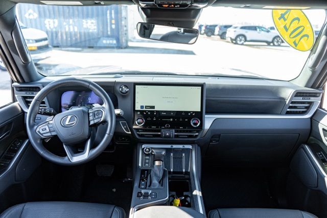 2024 LEXUS GX - Image 16