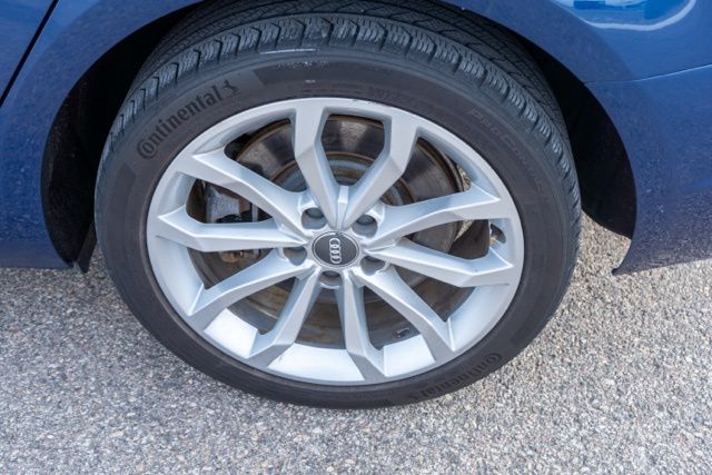 2017 AUDI A4 - Image 9