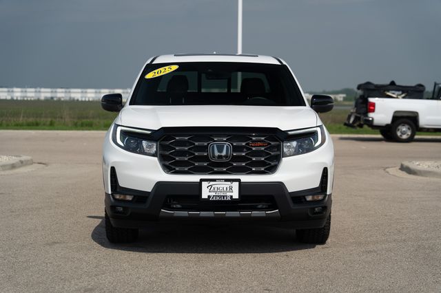 2025 Honda Ridgeline TrailSport photo 2