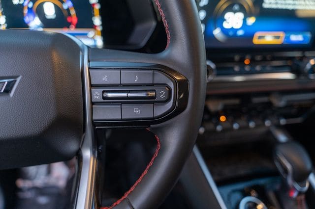 2023 CHEVROLET COLORADO - Image 24