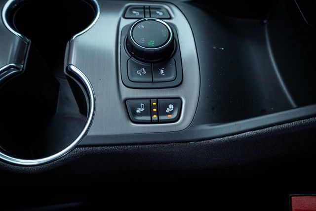 2023 GMC TERRAIN - Image 32