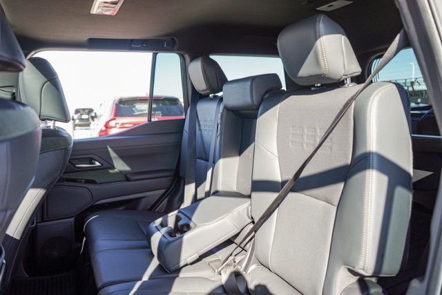 2024 LEXUS GX - Image 18