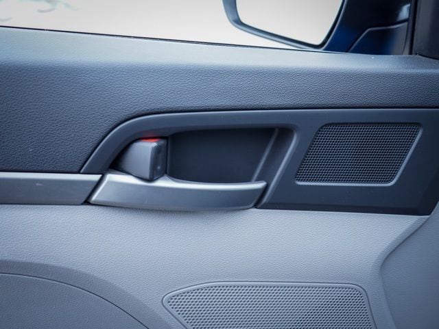 2018 HYUNDAI ELANTRA - Image 17