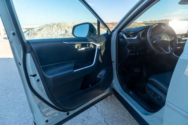2023 TOYOTA RAV4 - Image 23