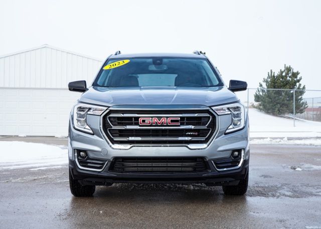 2023 GMC TERRAIN - Image 2