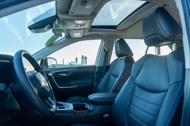 2023 TOYOTA RAV4 - Image 16