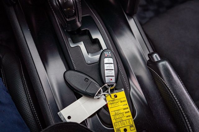 2016 NISSAN GT-R - Image 32