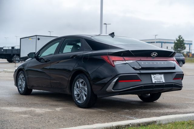 2024 HYUNDAI ELANTRA - Image 5