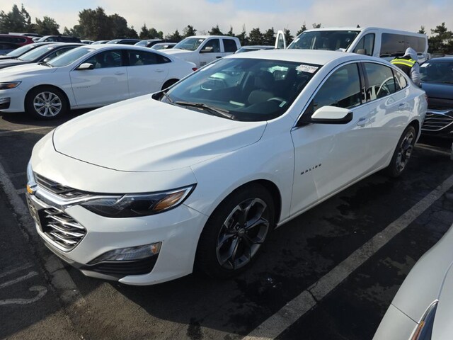 2023 Chevrolet Malibu 1LT photo 2