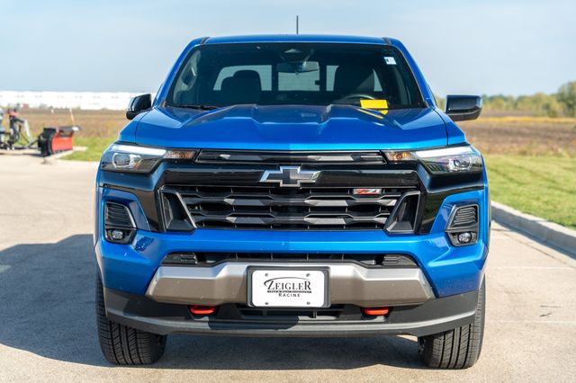 2023 Chevrolet Colorado Z71 photo 2