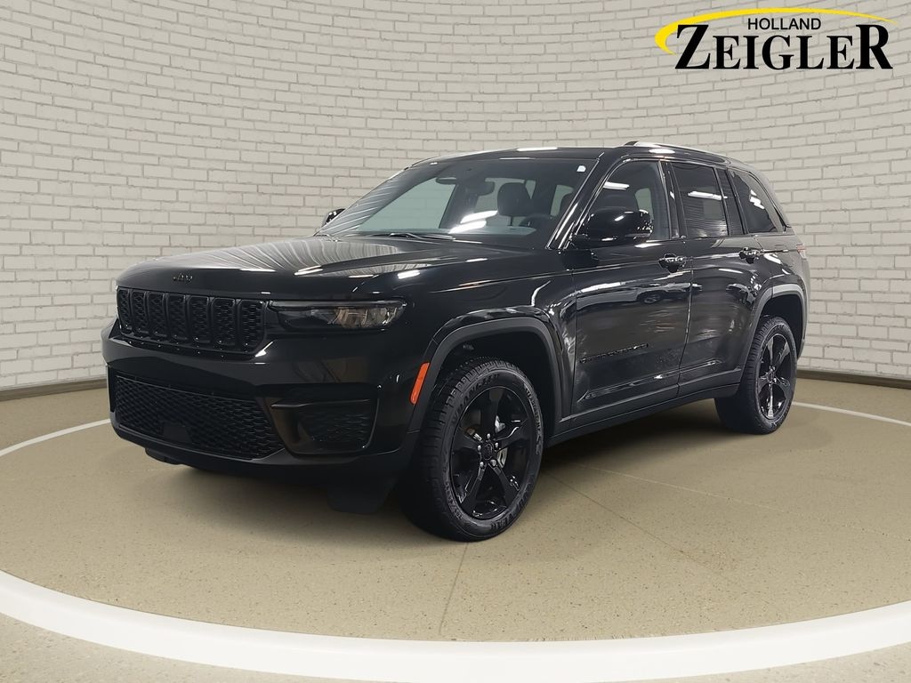Used 2023 Jeep Grand Cherokee Laredo SUV