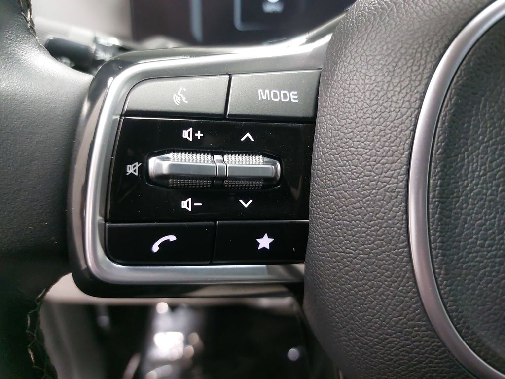 2025 KIA SORENTO - Image 18