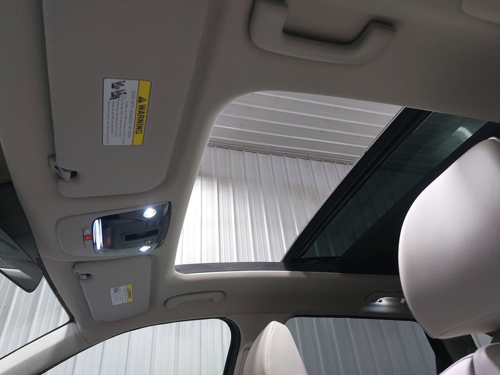 2025 KIA SORENTO - Image 32