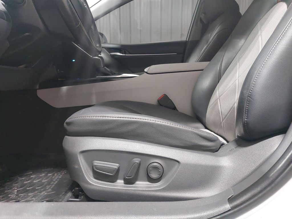 2019 TOYOTA CAMRY - Image 29