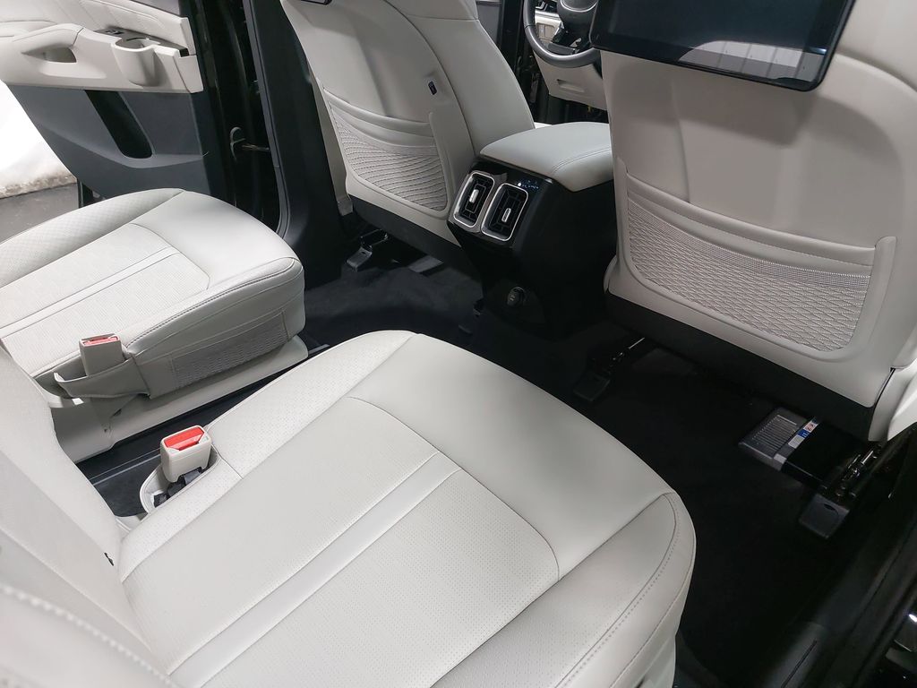 2025 KIA SORENTO - Image 11