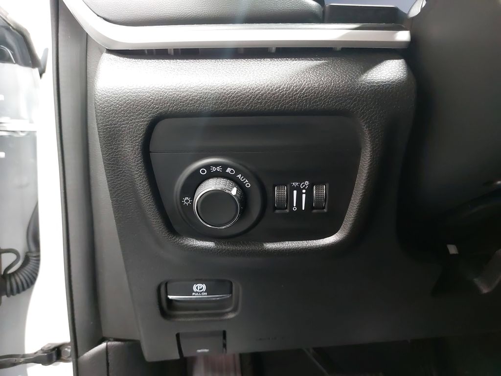 2023 JEEP GRAND CHEROKEE - Image 25