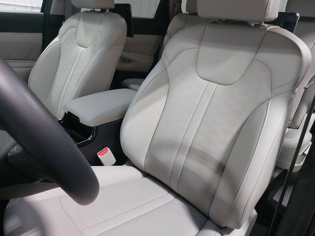 2025 KIA SORENTO - Image 16