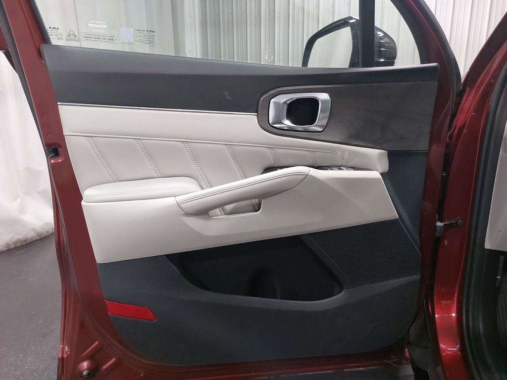 2024 KIA SORENTO - Image 30