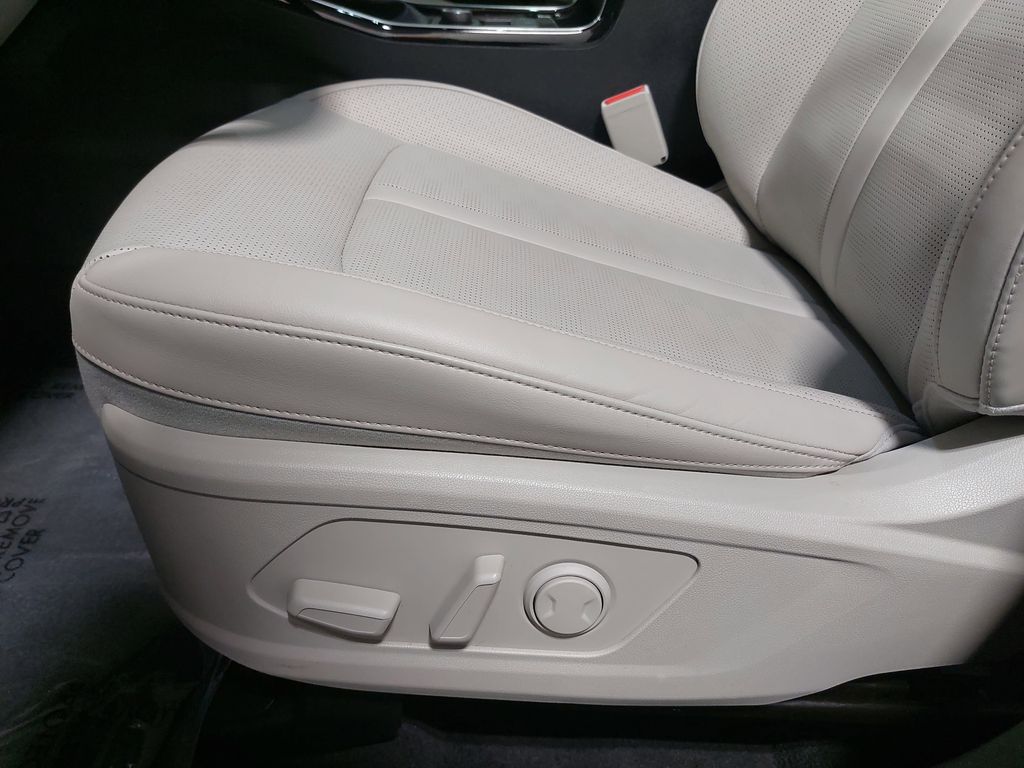 2025 KIA SORENTO - Image 31