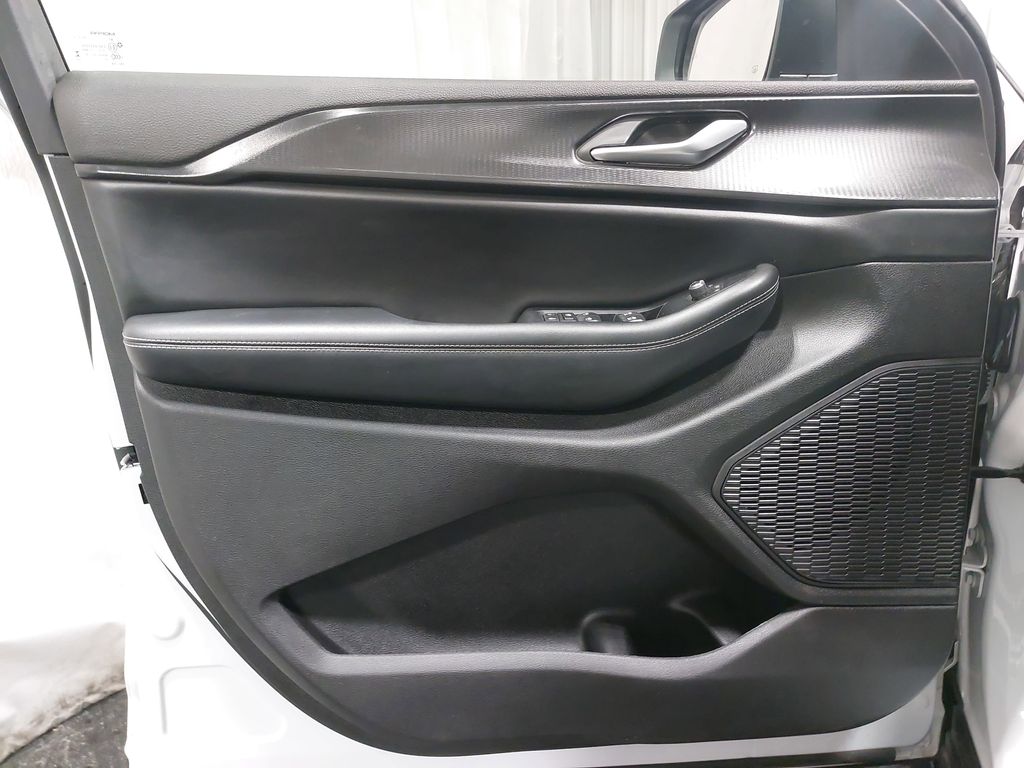 2023 JEEP GRAND CHEROKEE - Image 26