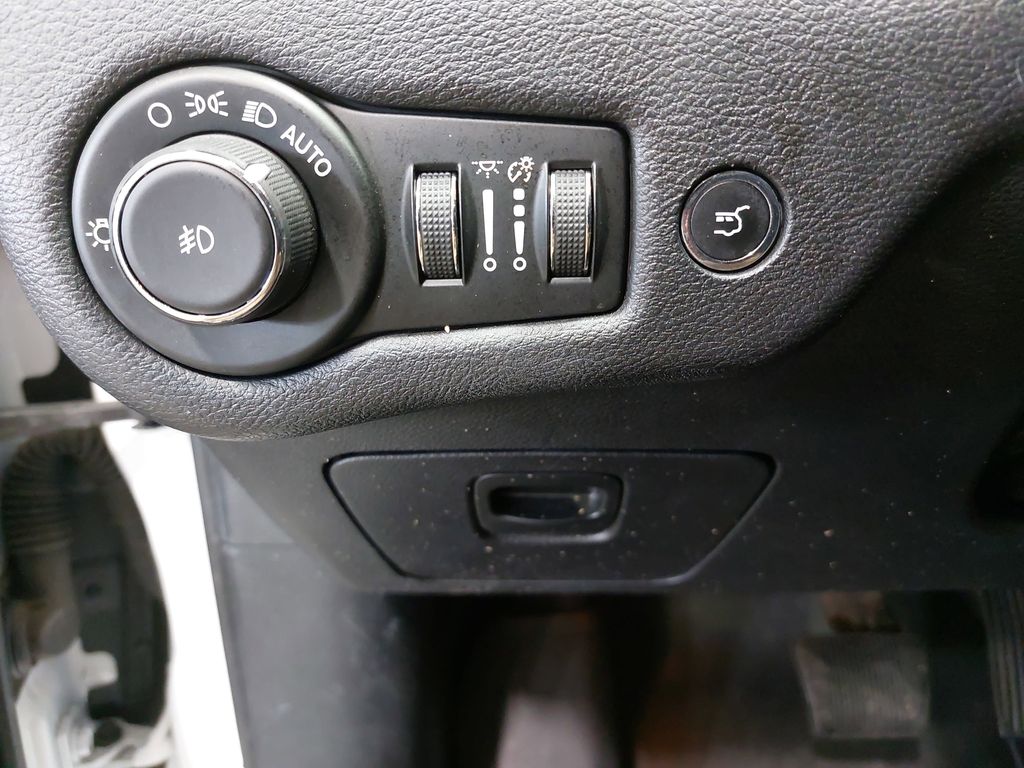 2019 JEEP CHEROKEE - Image 25