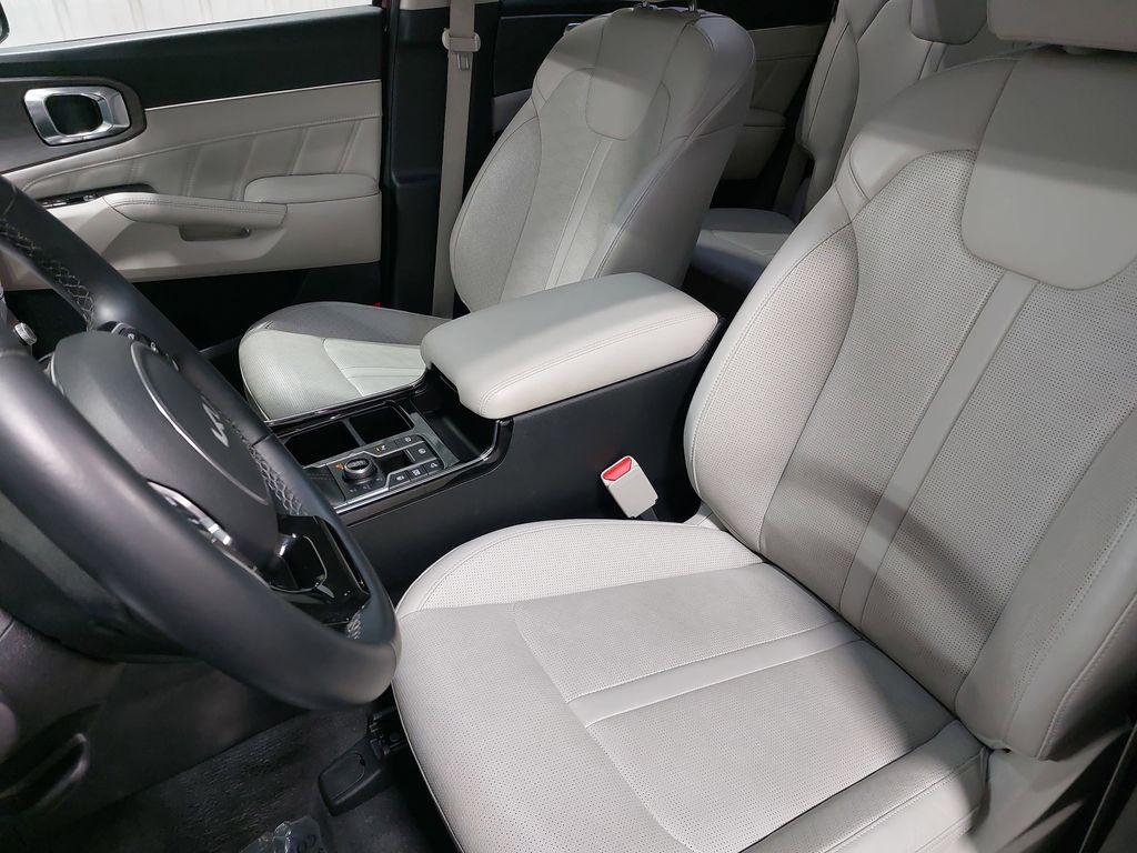 2024 KIA SORENTO - Image 17