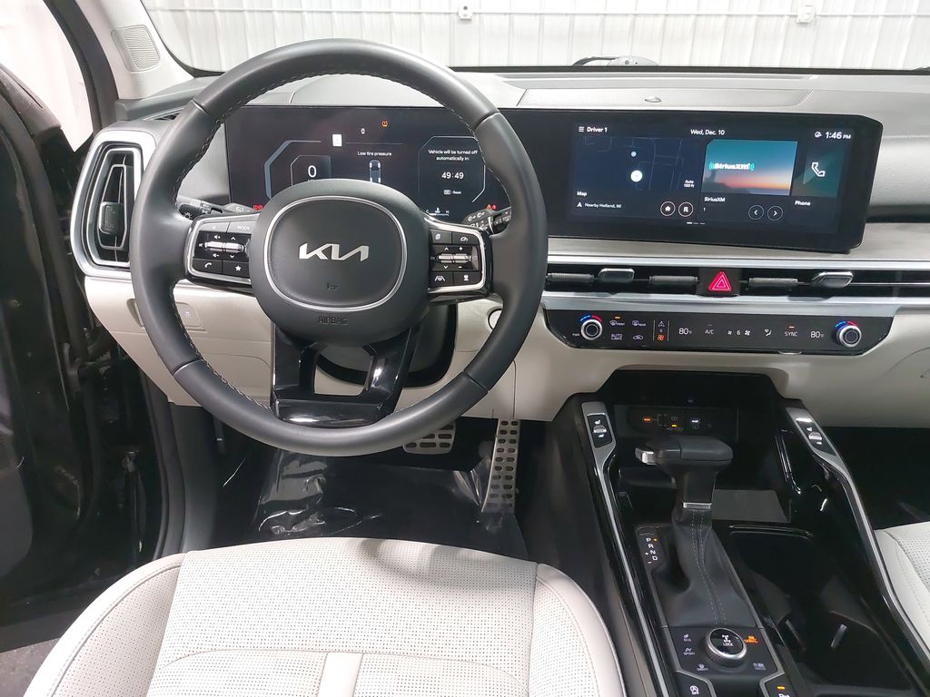 2025 KIA SORENTO - Image 17