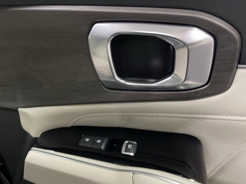 2025 KIA SORENTO - Image 39