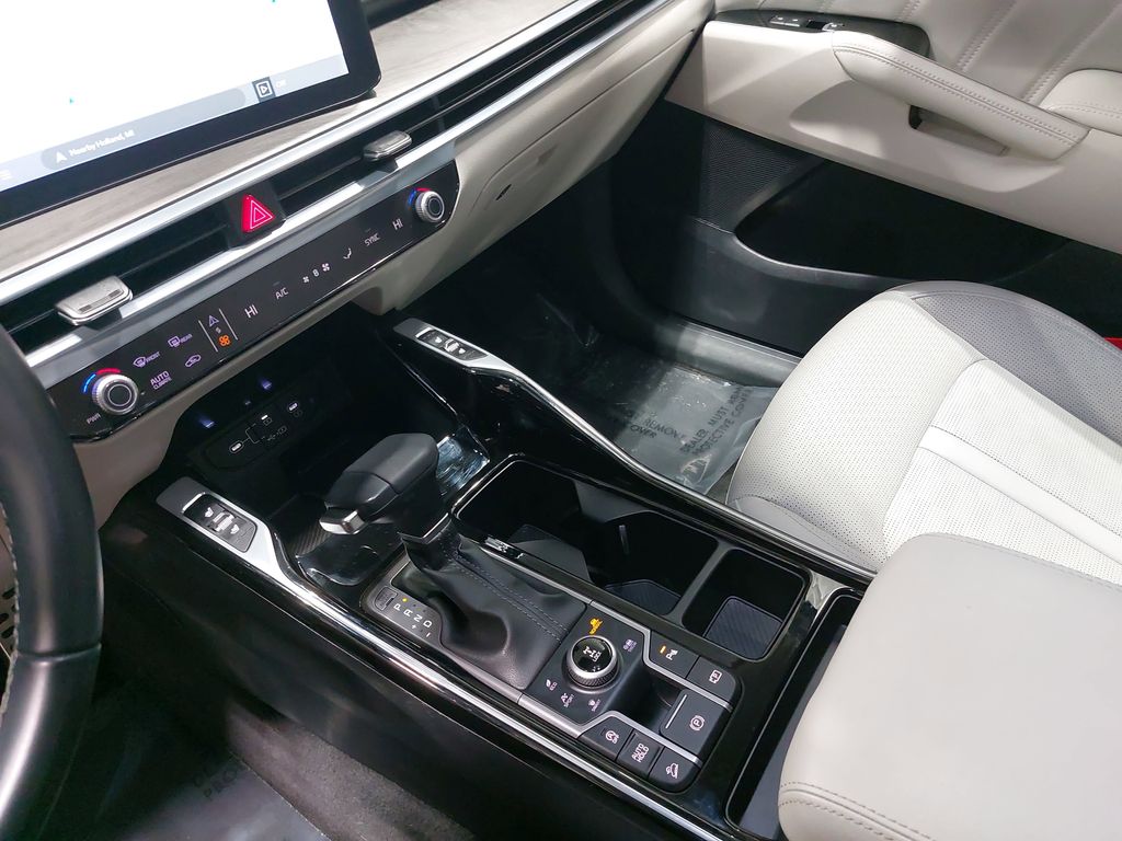 2024 KIA SORENTO - Image 28