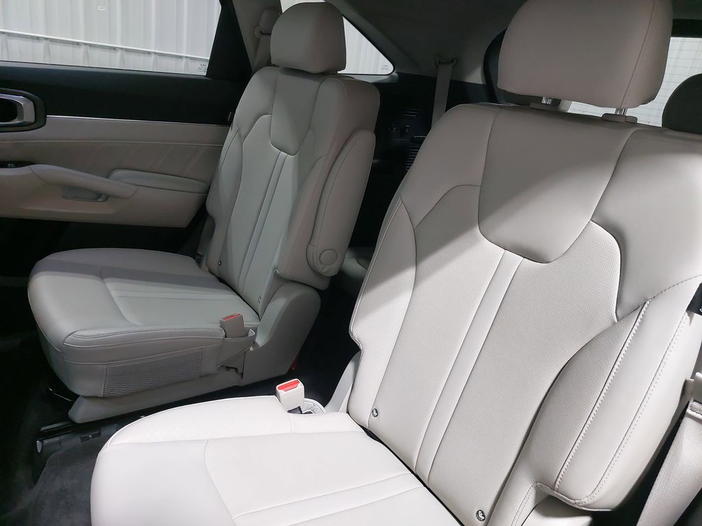 2025 KIA SORENTO - Image 15