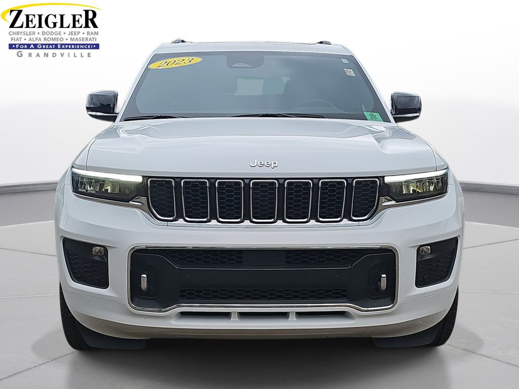 2023 Jeep Grand Cherokee Overland photo 2