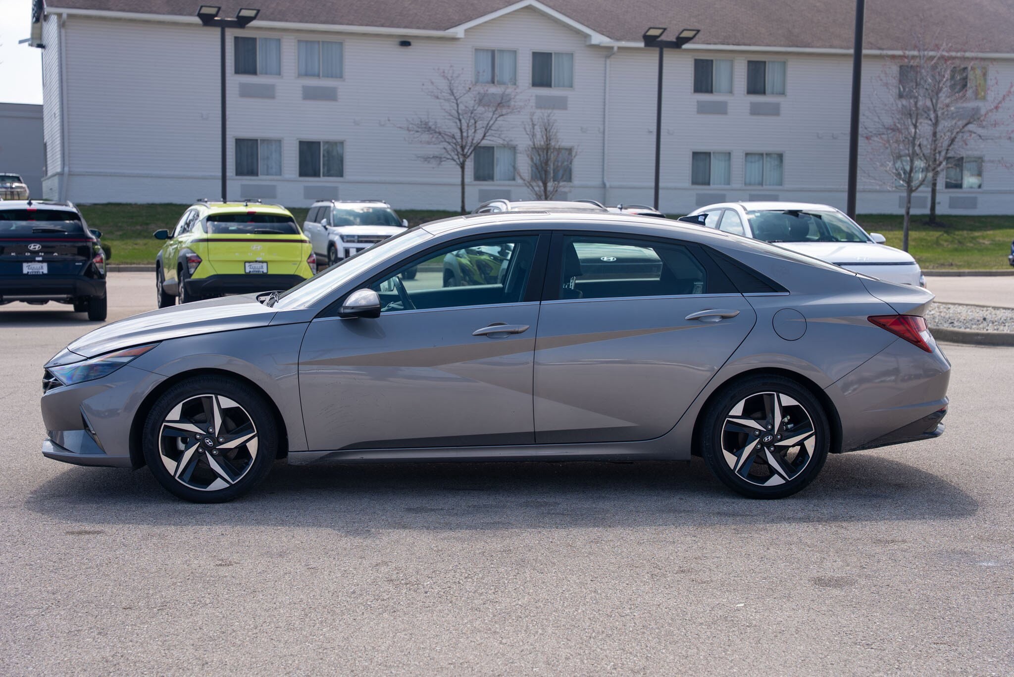 2023 Hyundai Elantra Limited photo 2