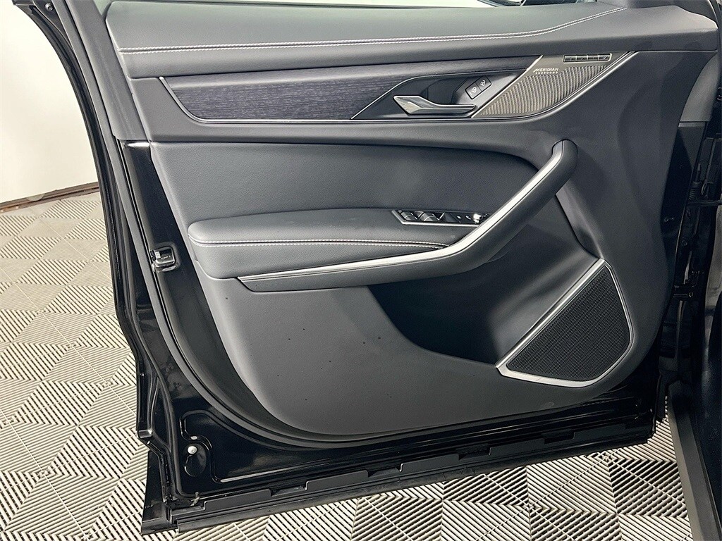 2025 JAGUAR F-PACE - Image 18